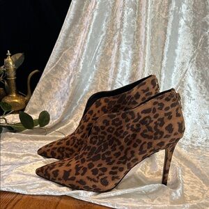 NWOB NYC LEOPARD PRINT HEELS 11